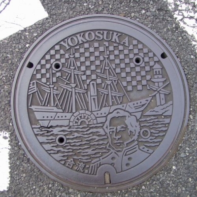 Yokosukamanhole2