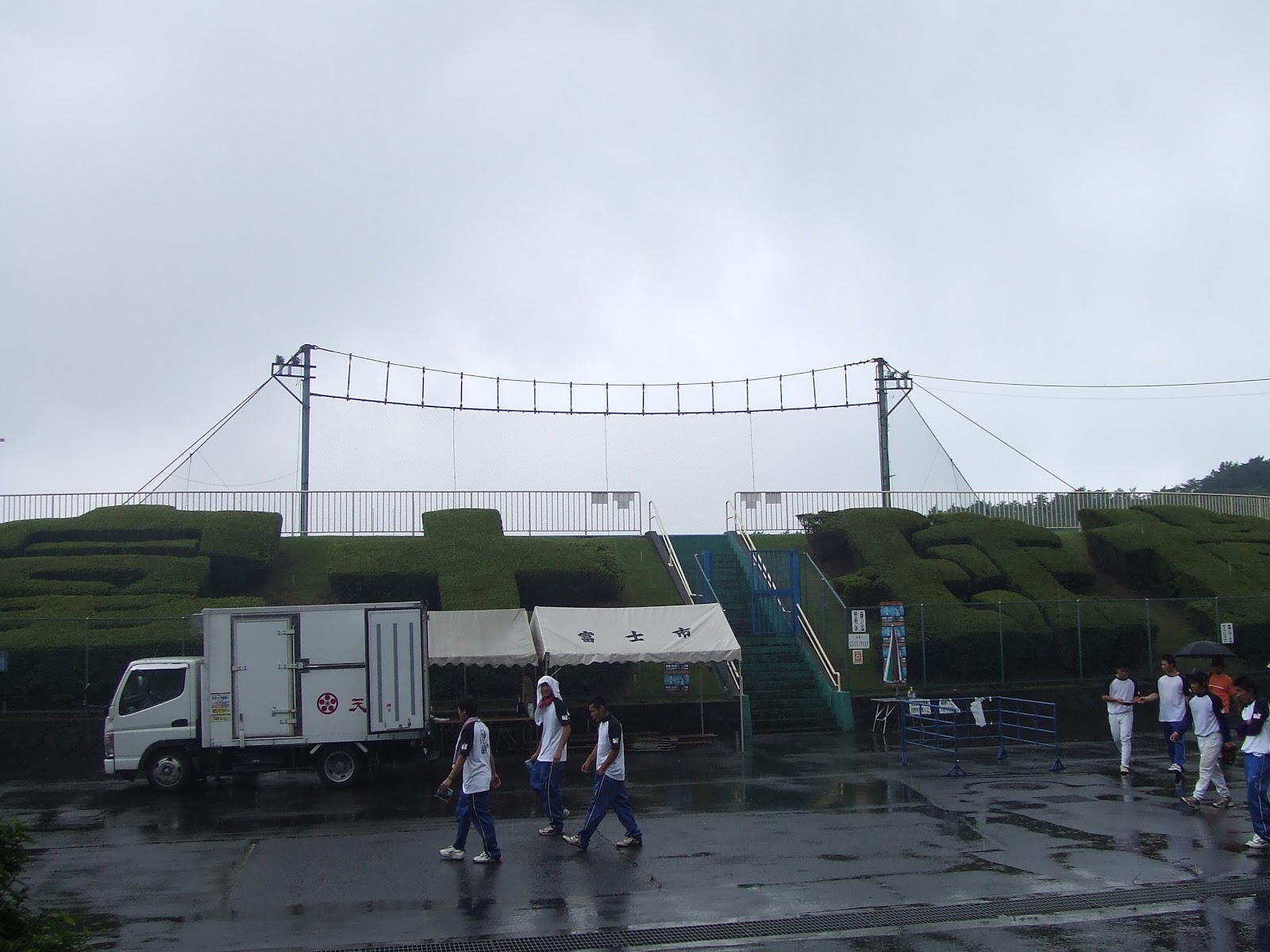 「富士球場」を象った植え込み