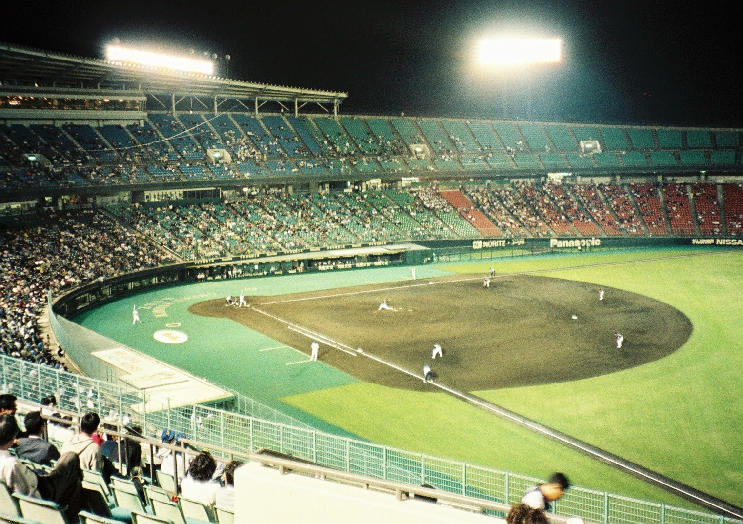 1998年5月15日 オリックスブルーウェーブ対福岡ダイエーホークス 内野に天然芝を敷く前の写真。名称は「グリーンスタジアム神戸」でした