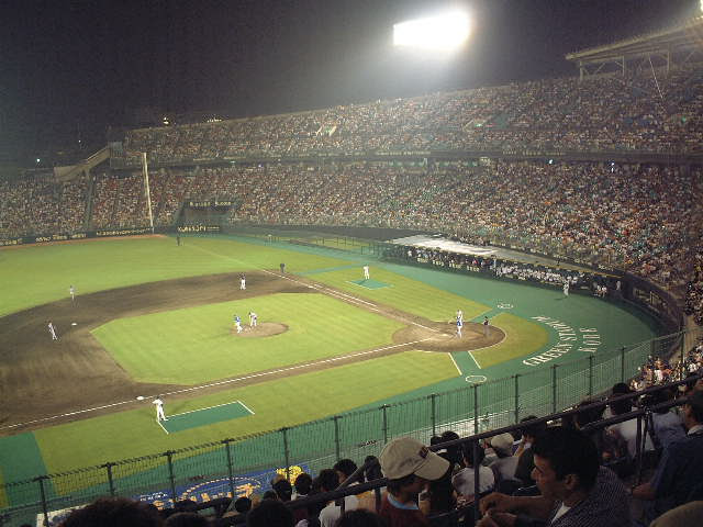 2000年7月23日 オールスター第2戦 内野に天然芝が敷かれたが、ファウルグラウンドに人工芝が残っている 当時の名称はスカイマークスタジアム