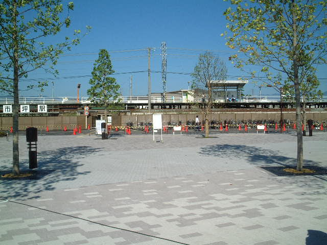 貧弱な市坪駅