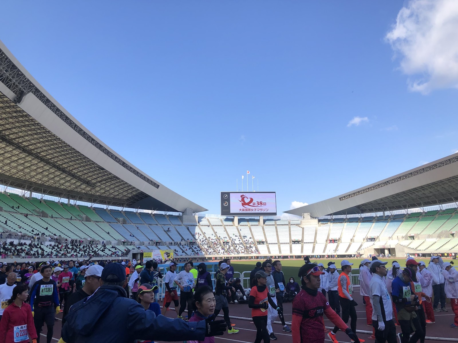 大阪国際女子マラソンに先駆けて行われるハーフマラソンゴールの様子（2019年1月27日）
