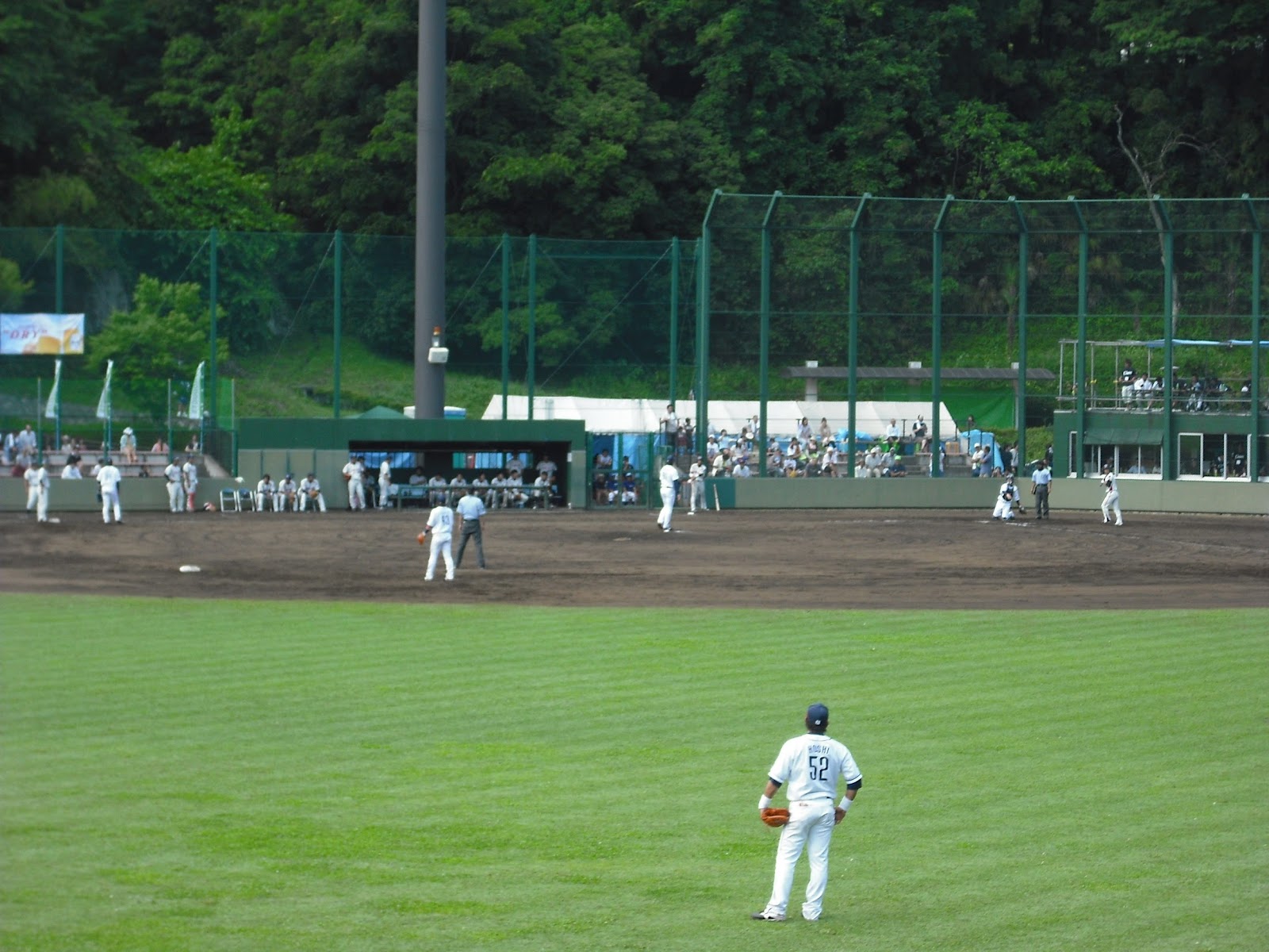 外野席からの観戦風景
